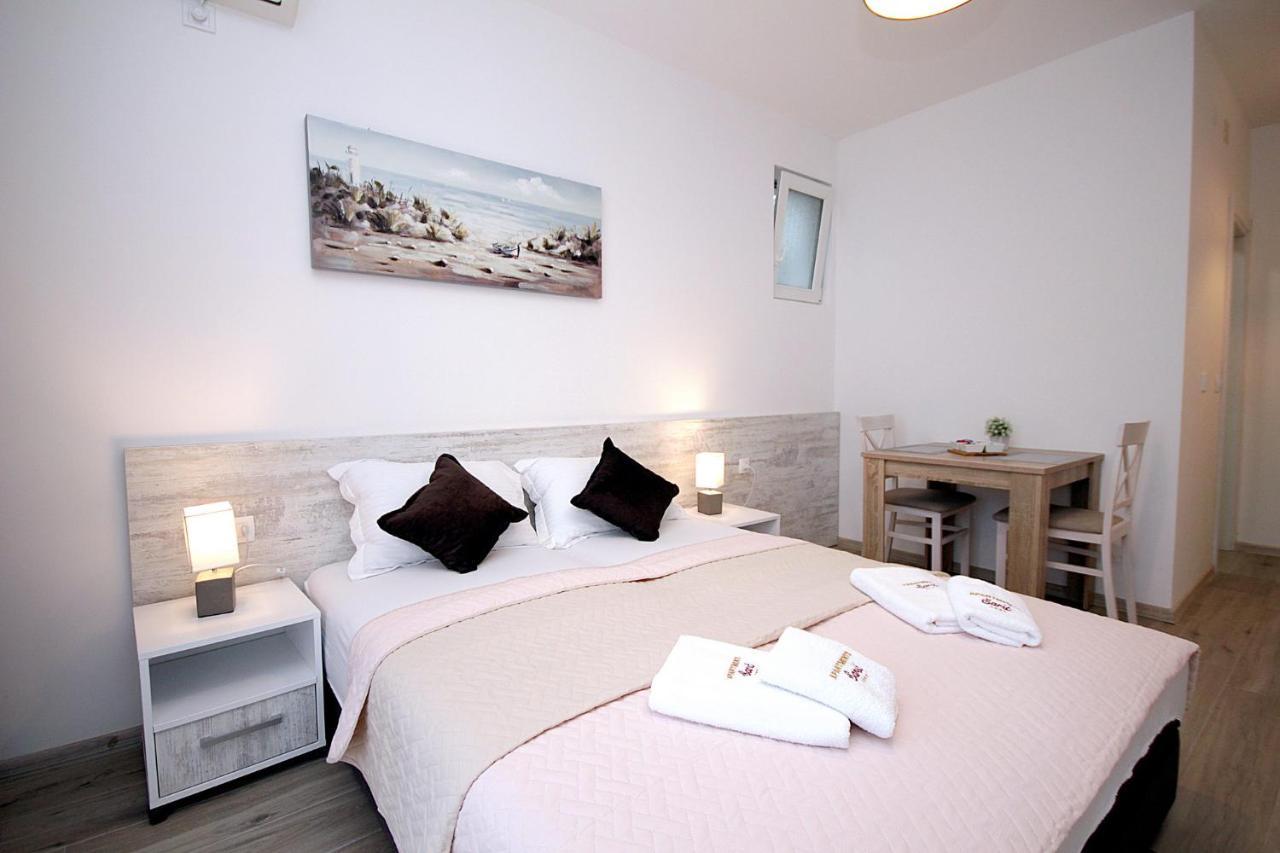 Apartments Saric Bar Exterior photo