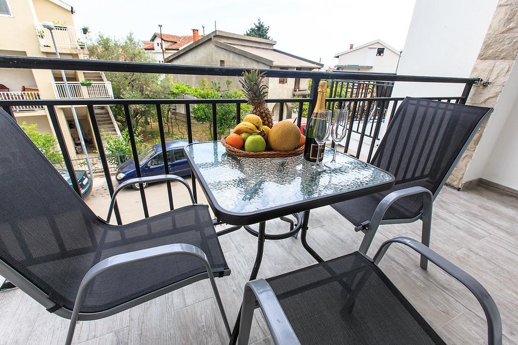 Apartments Saric Bar Exterior photo
