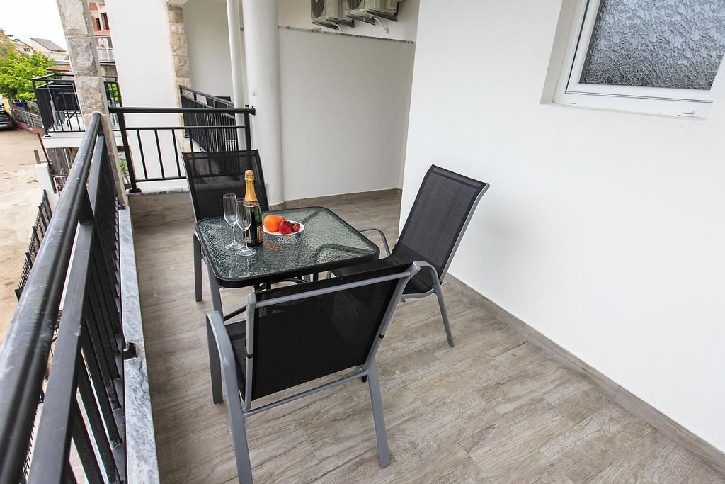 Apartments Saric Bar Exterior photo
